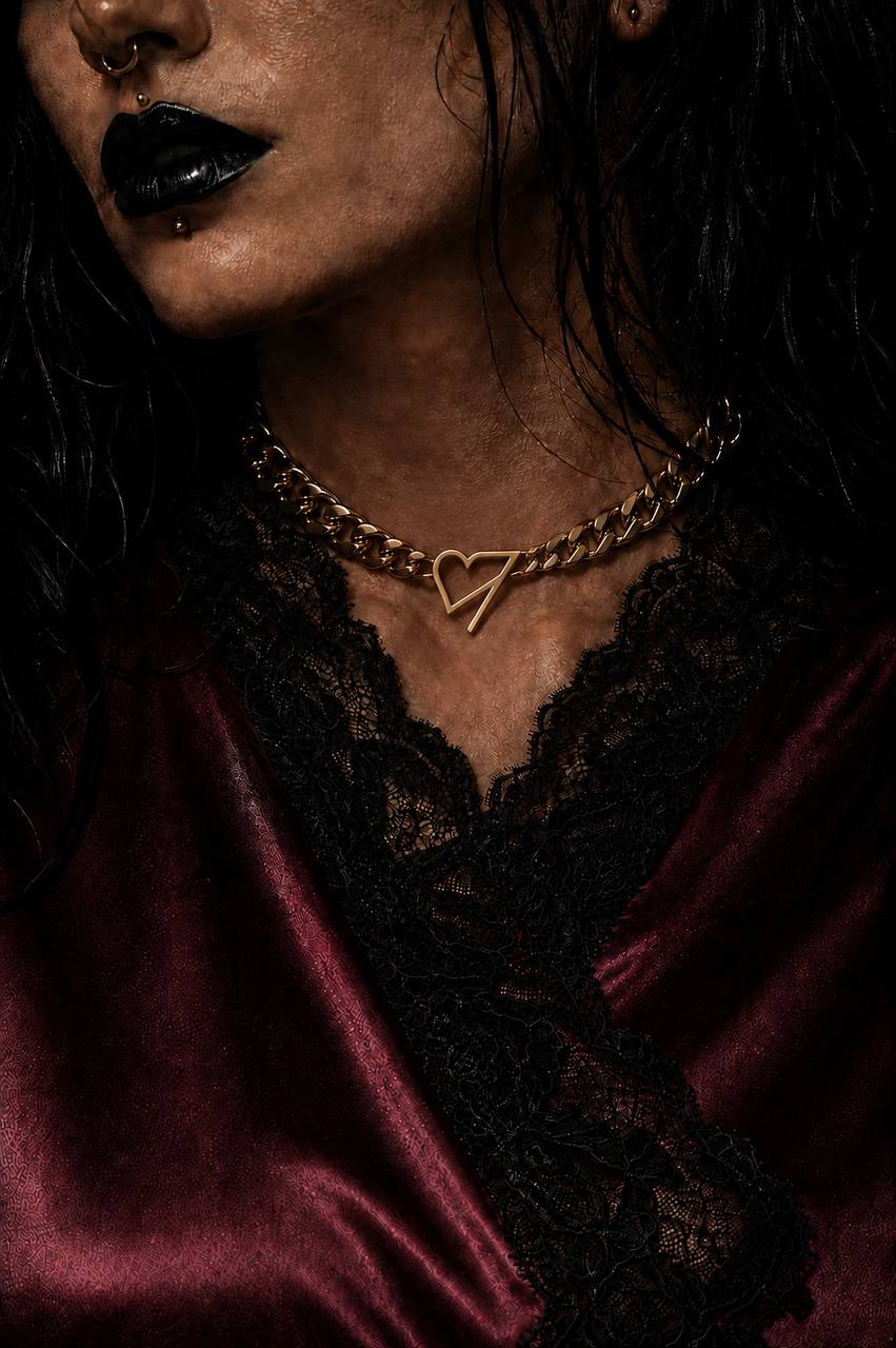 Kurced gold chain pendant close-up